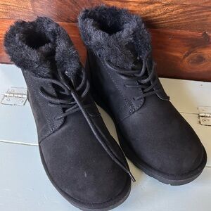 Makalu California Kora Fuzzy Lace-up Boots